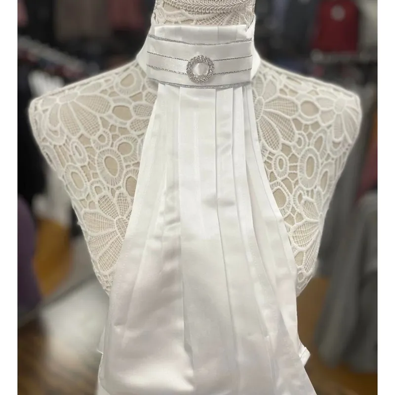 ShowQuest Kendra Tied Stock - White/Silver